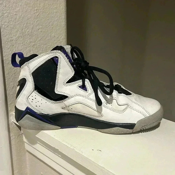 NIKE AIR JORDAN True Flight White/Black/Purple Sneakers Size 4.5Y - Picture 5 of 9